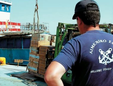 Απίστευτο περιστατικό στην Πάτρα: Στο νοσοκομείο με τραύματα λιμενικός από λαθρομετανάστες